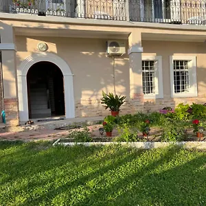 Villa Garden Guni